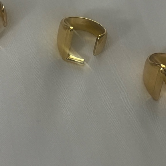 Gold chunky initials ring - Picture 6 of 7